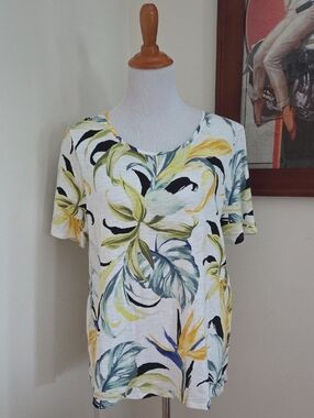 Chico's Women’s White Tropical Print Short Sleeve Top